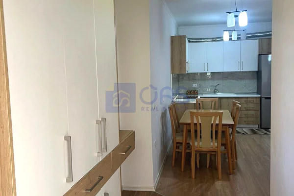 Shtepi me qera Apartament ne Tirane, 3+1, Mobilimi E mobiluar, Pagesa 600  Euro.