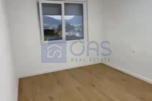 Shtepi me qera Apartament ne Tirane, 1+1, Mobilimi Pjeserisht e mobiluar, Pagesa 45,000  Leke.