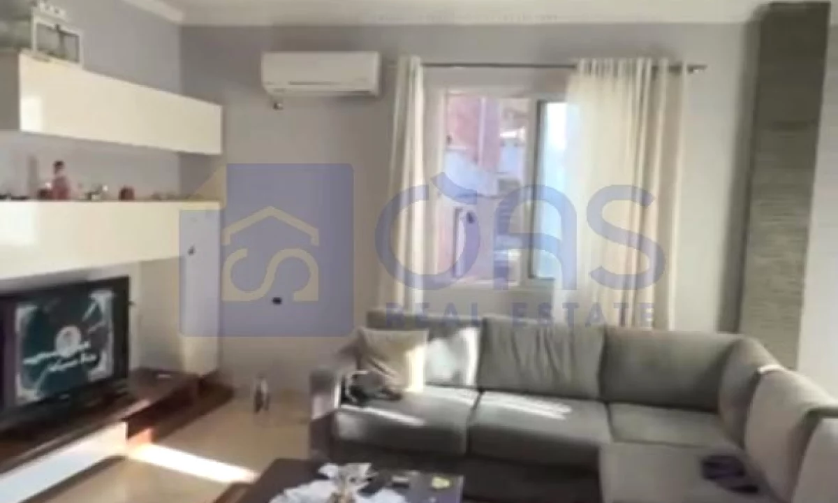 Appartamento in affitto a Tirana 3+1, Arredato