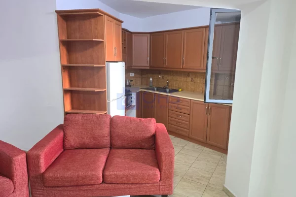 Shtepi me qera Apartament ne Tirane, 2+1, Mobilimi E mobiluar, Pagesa 60,000  Leke.