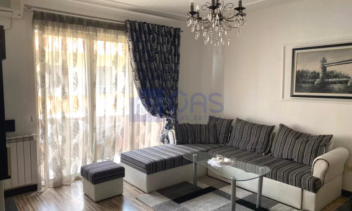 Appartamento in affitto a Tirana 2+1, Arredato