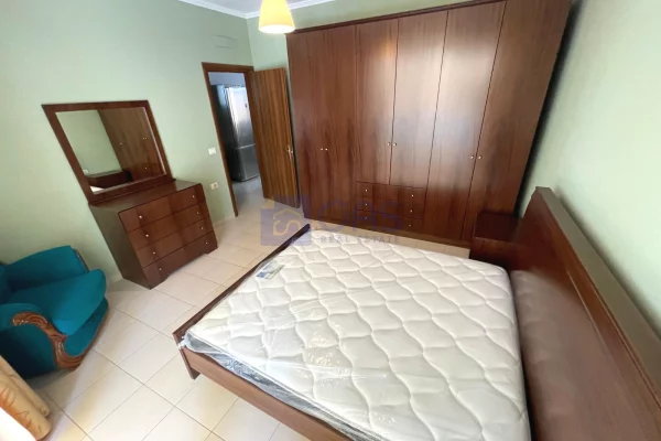 Shtepi me qera Apartament ne Tirane, 2+1, Mobilimi E mobiluar, Pagesa 700  Euro.