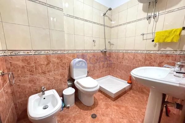 Shtepi me qera Apartament ne Tirane, 2+1, Mobilimi E mobiluar, Pagesa 700  Euro.