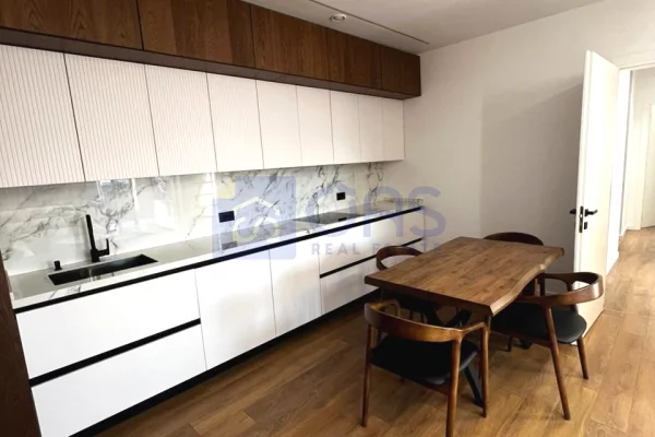 Shtepi me qera Apartament ne Tirane, 3+1, Mobilimi E mobiluar, Pagesa 1,000  Euro.