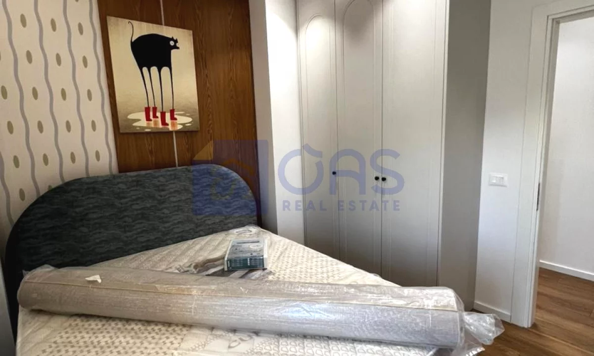 Shtepi me qera Apartament ne Tirane, 3+1, Mobilimi E mobiluar, Pagesa 1,000  Euro.