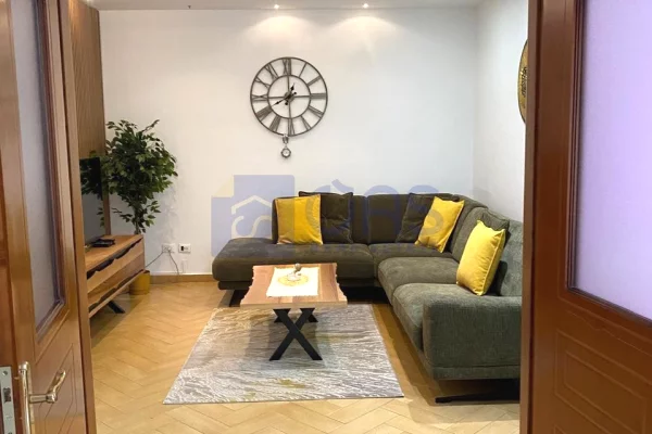 Shtepi me qera Apartament ne Tirane, 2+1, Mobilimi E mobiluar, Pagesa 80,000  Leke.