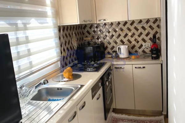 Shtepi me qera Apartament ne Tirane, 2+1, Mobilimi E mobiluar, Pagesa 80,000  Leke.