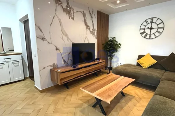 Shtepi me qera Apartament ne Tirane, 2+1, Mobilimi E mobiluar, Pagesa 80,000  Leke.