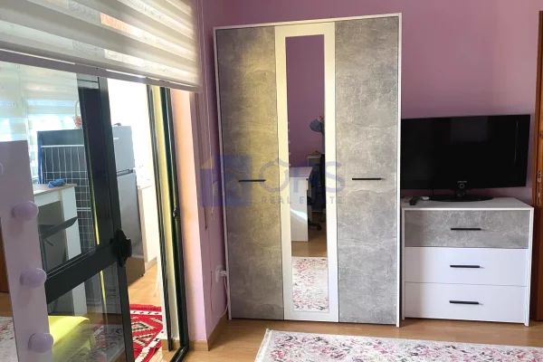Shtepi me qera Apartament ne Tirane, 2+1, Mobilimi E mobiluar, Pagesa 80,000  Leke.