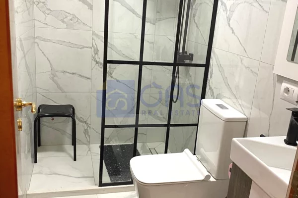 Shtepi me qera Apartament ne Tirane, 2+1, Mobilimi E mobiluar, Pagesa 80,000  Leke.