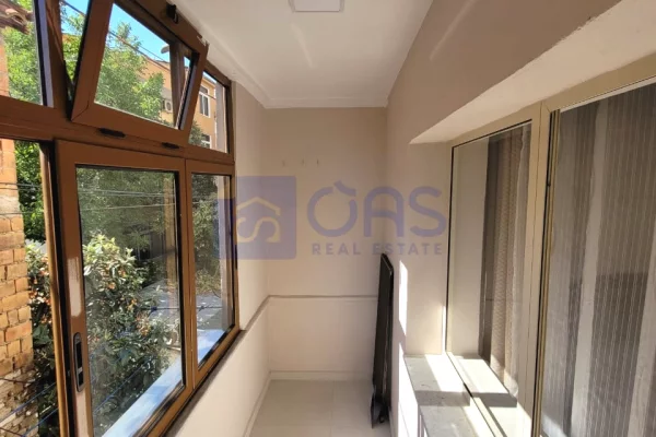 Shtepi me qera Apartament ne Tirane, 2+1, Mobilimi E mobiluar, Pagesa 650  Euro.