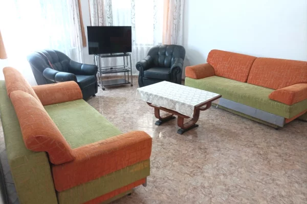 Shtepi me qera Shtepi Private ne Tirane, 2+1, Mobilimi E mobiluar, Pagesa 400  Euro.