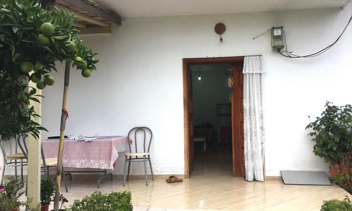 Shtepi me qera Shtepi Private ne Tirane, 1+1, Mobilimi E mobiluar, Pagesa 35,000  Leke.