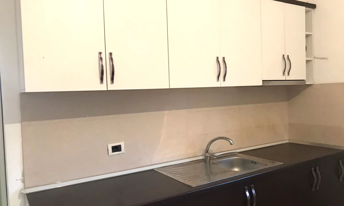 Shtepi me qera Shtepi Private ne Tirane, 1+1, Mobilimi E mobiluar, Pagesa 35,000  Leke.