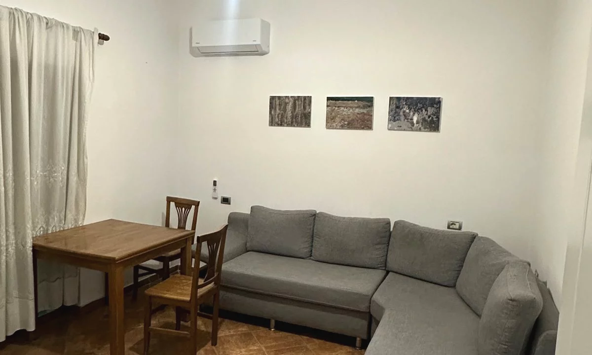 Shtepi me qera Apartament ne Tirane, 1+1, Mobilimi E mobiluar, Pagesa 33,000  Leke.