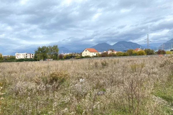 Truall ose Toke ne Himare - 152,000 Euro