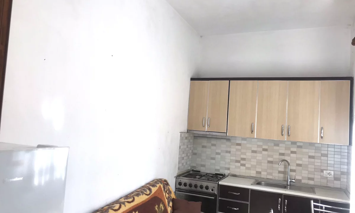 Shtepi me qera Apartament ne Tirane, 1+1, Mobilimi E mobiluar, Pagesa 30,000  Leke.