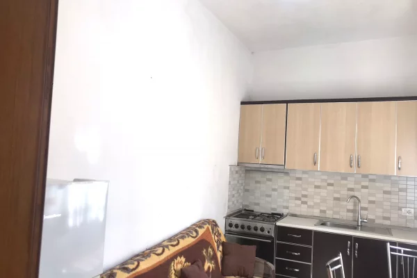Shtepi me qera Apartament ne Tirane, 1+1, Mobilimi E mobiluar, Pagesa 30,000  Leke.
