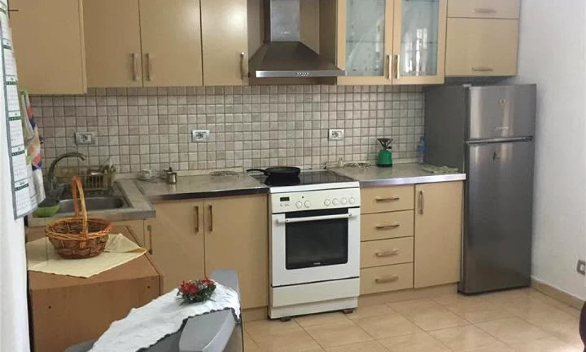 Shtepi me qera Shtepi Private ne Tirane, 2+1, Mobilimi E mobiluar, Pagesa 35,000  Leke.