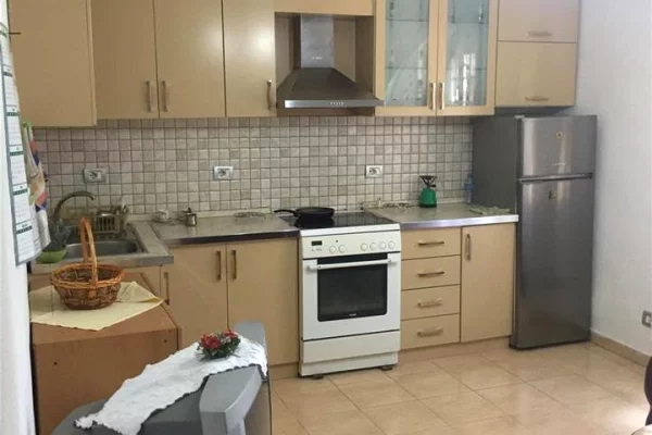 Shtepi me qera 2+1 ne Tirane - 35,000 Leke