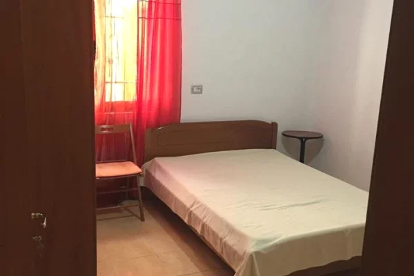 Shtepi me qera Shtepi Private ne Tirane, 2+1, Mobilimi E mobiluar, Pagesa 35,000  Leke.