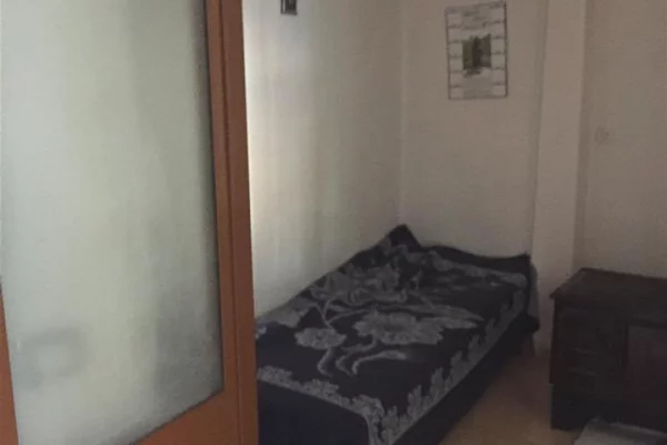 Shtepi me qera Shtepi Private ne Tirane, 2+1, Mobilimi E mobiluar, Pagesa 35,000  Leke.