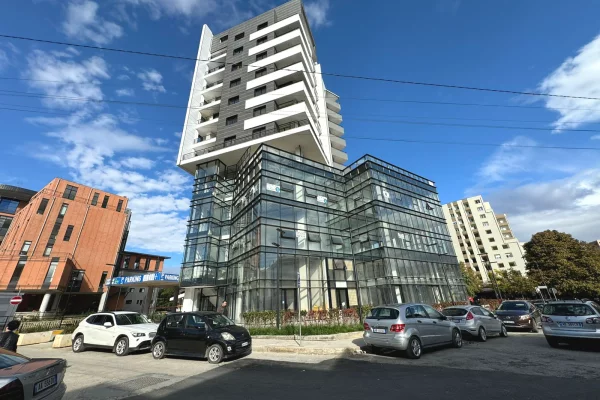 Ambient biznesi ne shitje 3+1 ne Elbasan - 499,800 Euro