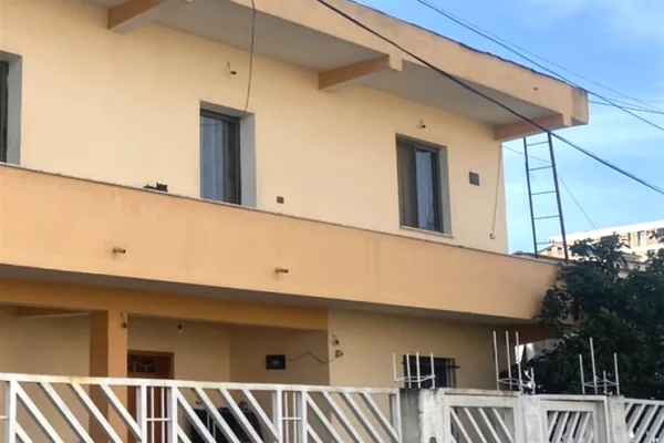 Shtepi me qera 2+1 ne Tirane - 40,000 Leke
