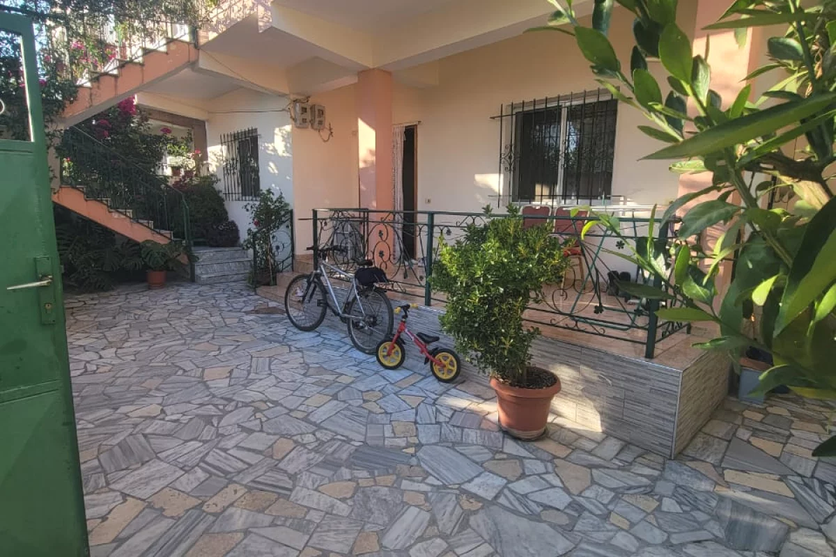 Shtepi me qera Shtepi Private ne Tirane, 3+1, Mobilimi E mobiluar, Pagesa 60,000  Leke.
