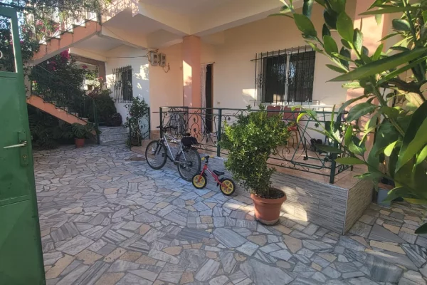 Jepet me qera shtepi 3+1 ne rrugen Selaudin Zorba afer QSUT- se Tirane