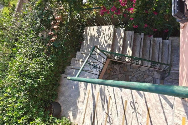 Shtepi me qera Shtepi Private ne Tirane, 3+1, Mobilimi E mobiluar, Pagesa 60,000  Leke.