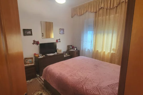 Shtepi me qera Shtepi Private ne Tirane, 3+1, Mobilimi E mobiluar, Pagesa 60,000  Leke.