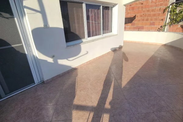 Shtepi me qera Shtepi Private ne Tirane, 3+1, Mobilimi E mobiluar, Pagesa 60,000  Leke.