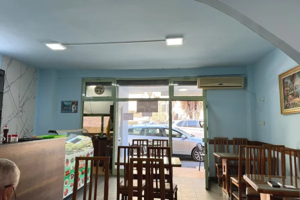 Shitet Bar restorant 50 m2 ne Laparake Tirane.