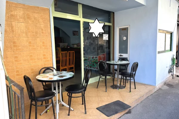 Shitet Bar restorant 50 m2 ne Laparake Tirane.