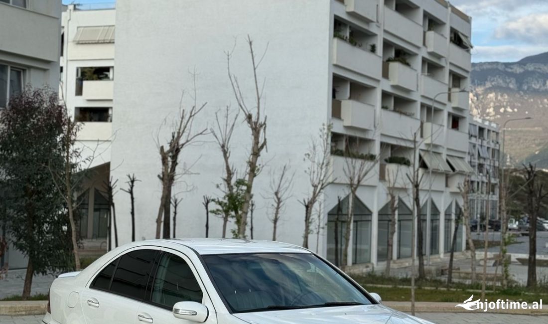 Auto in Vendita a Tirana, Mercedes-Benz, 2006 gasoline-gas,Kambio Automatik Pagamento 4,600  Euro.