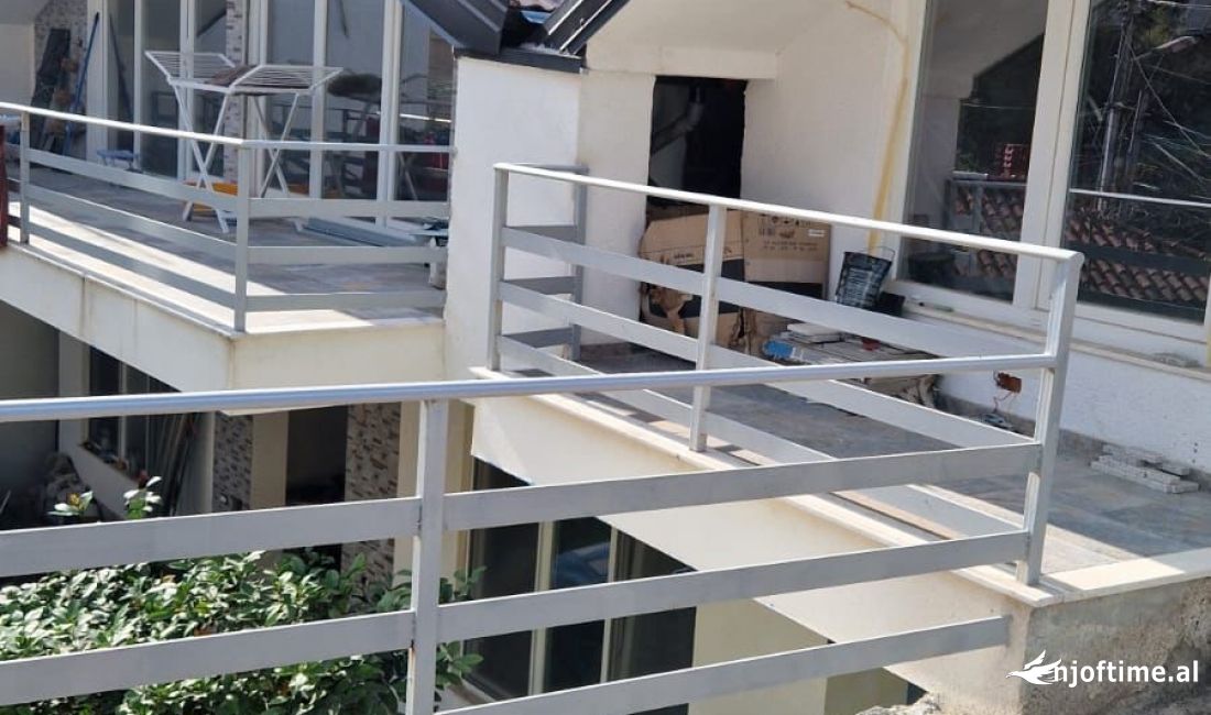 Shtepi me qera Vila Luksoze ne Tirane, 2+1, Mobilimi Bosh, pa mobiluar, Pagesa 4,000  Euro.