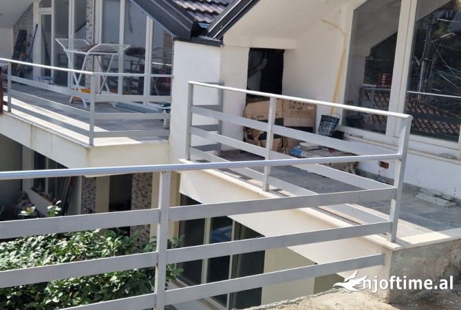 Jepen 2 vila 2 kateshe me qira ne qender