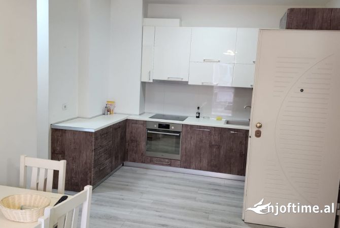 Shtepi me qera Apartament ne Tirane, 2+1, Mobilimi E mobiluar, Pagesa 700  Euro.