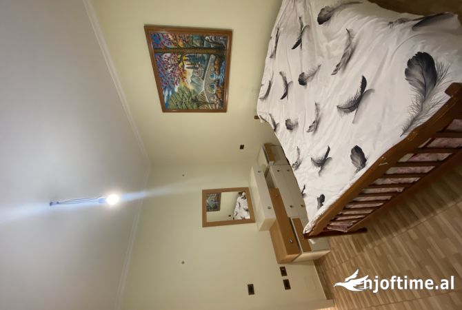 Shtepi me qera Vila Luksoze ne Tirane, 2+1, Mobilimi E mobiluar, Pagesa 50,000  Leke.