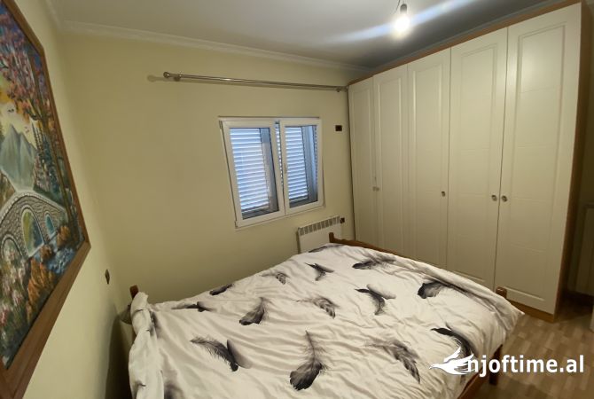 Shtepi me qera Vila Luksoze ne Tirane, 2+1, Mobilimi E mobiluar, Pagesa 50,000  Leke.