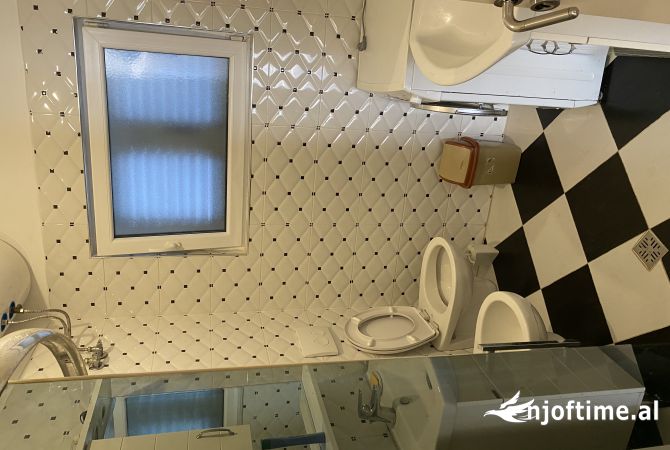 Shtepi me qera Vila Luksoze ne Tirane, 2+1, Mobilimi E mobiluar, Pagesa 50,000  Leke.