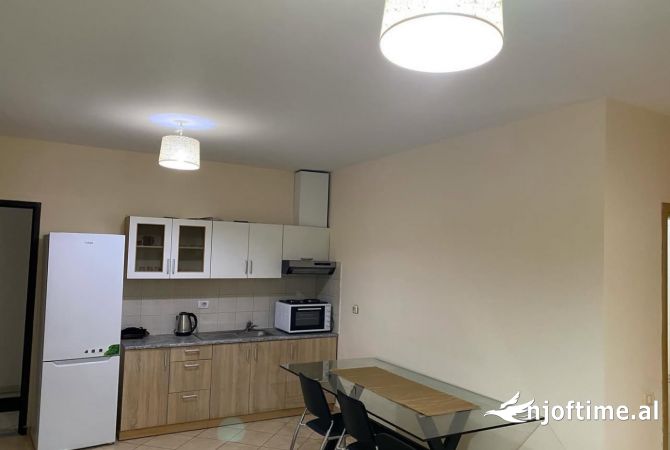 Shtepi me qera Apartament ne Tirane, 2+1, Mobilimi E mobiluar, Pagesa 550  Euro.