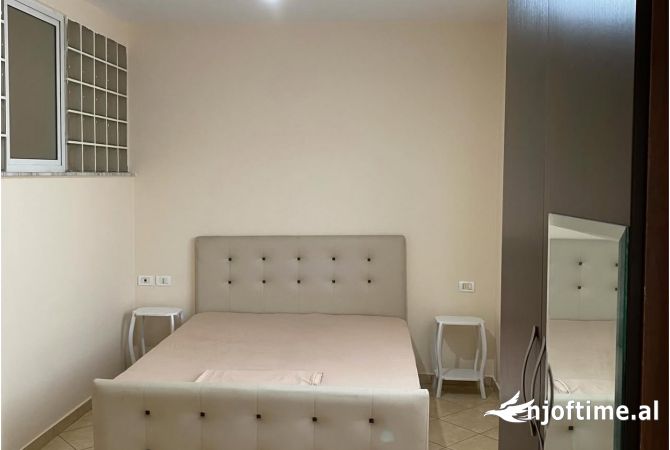Shtepi me qera Apartament ne Tirane, 2+1, Mobilimi E mobiluar, Pagesa 550  Euro.