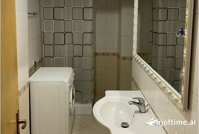 Shtepi me qera Apartament ne Tirane, 2+1, Mobilimi E mobiluar, Pagesa 550  Euro.