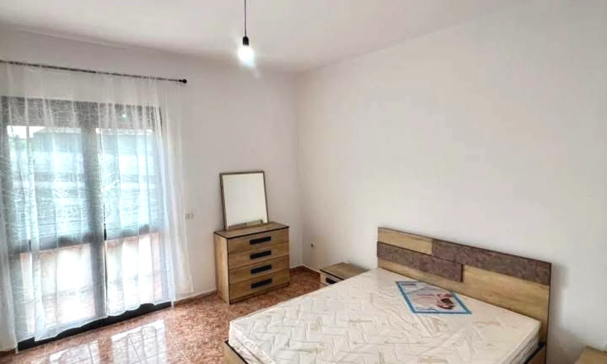 Shtepi me qera Vila Luksoze ne Tirane, 2+1, Mobilimi E mobiluar, Pagesa 500  Euro.