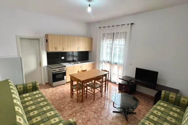 Shtepi me qera Vila Luksoze ne Tirane, 2+1, Mobilimi E mobiluar, Pagesa 500  Euro.