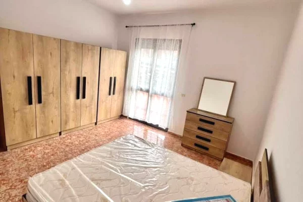 Shtepi me qera Vila Luksoze ne Tirane, 2+1, Mobilimi E mobiluar, Pagesa 500  Euro.