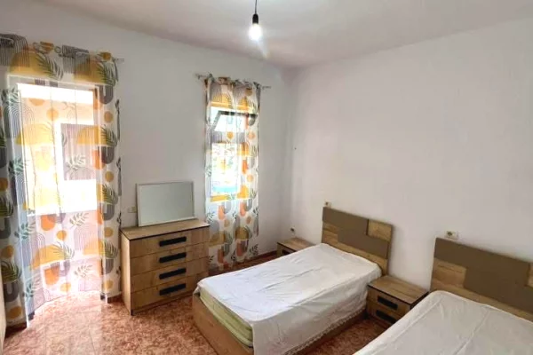 Shtepi me qera Vila Luksoze ne Tirane, 2+1, Mobilimi E mobiluar, Pagesa 500  Euro.