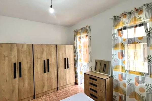 Shtepi me qera Vila Luksoze ne Tirane, 2+1, Mobilimi E mobiluar, Pagesa 500  Euro.